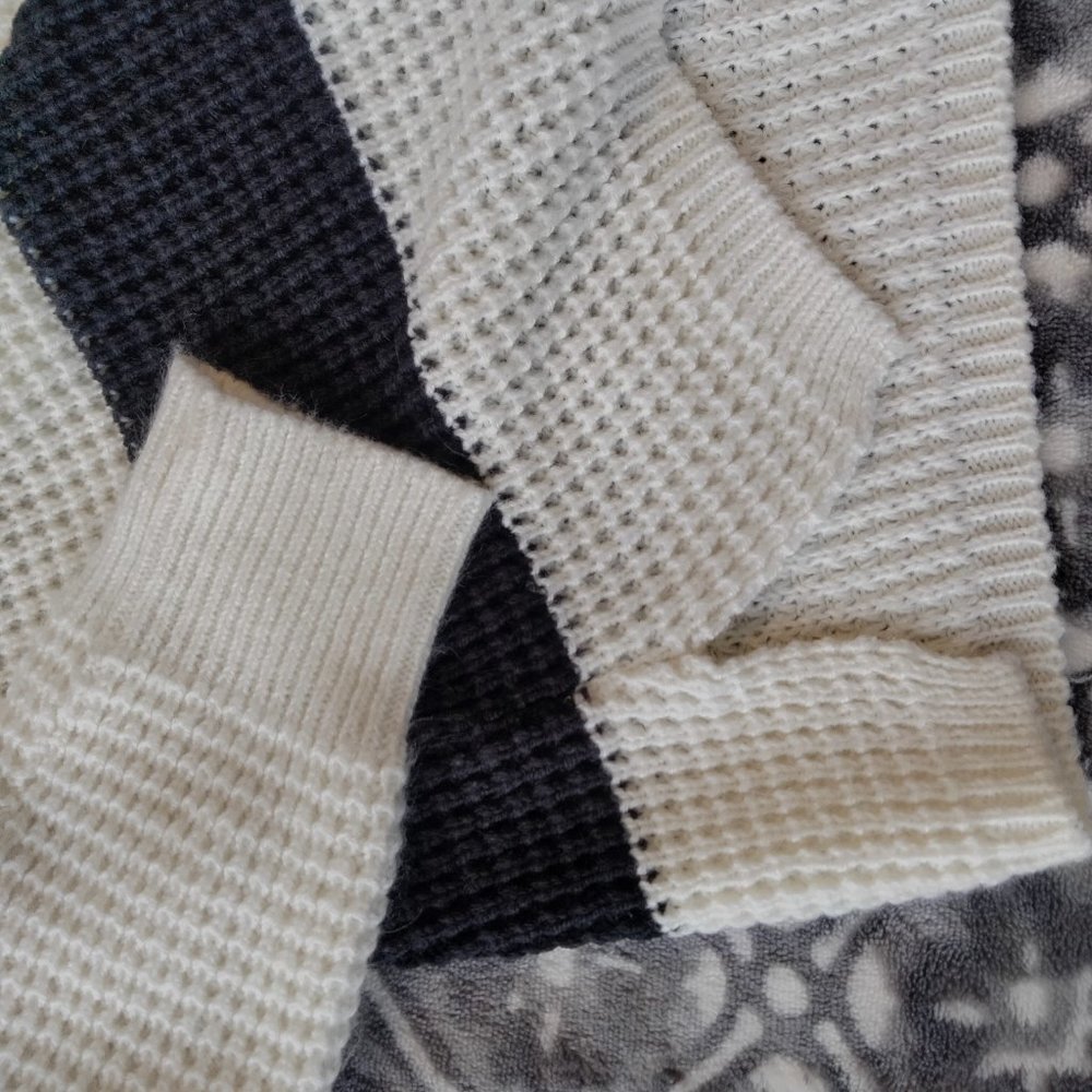XXI Forever 21 Sweater Boxy Chunky Size S Black Off White Stripe Relaxed Cozy - Picture 11 of 14